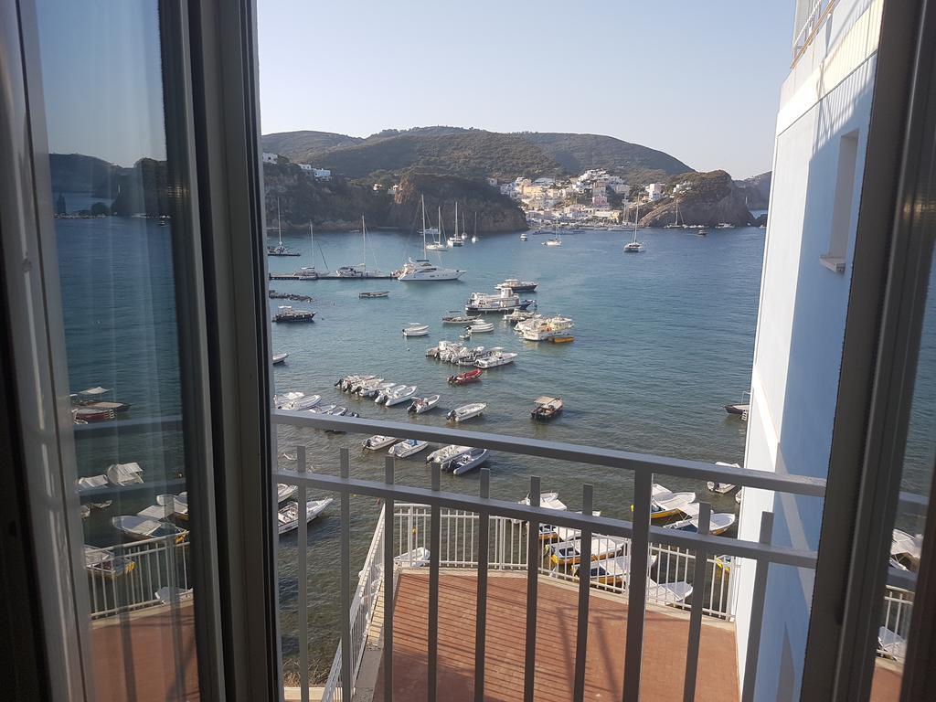 Hotel La Baia Понца Экстерьер фото